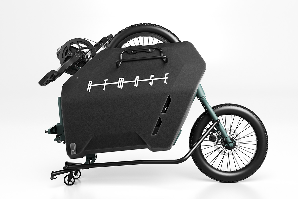 Model R plié, debout sur ses roulettes